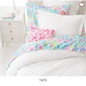 EUC LILLY PULITZER QUEEN EYELET DUVET SET